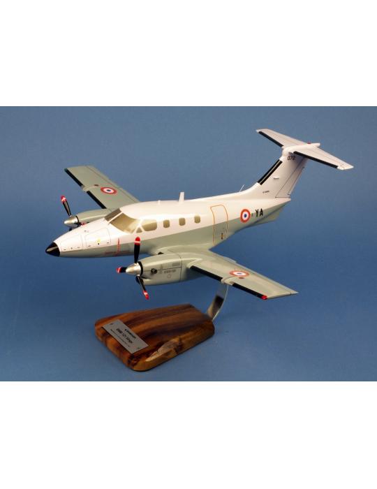 MAQUETTE BOIS EMBRAER 121 XINGU EAT 00.319 BA 702 AVORD