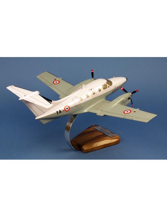 MAQUETTE BOIS EMBRAER 121 XINGU EAT 00.319 BA 702 AVORD